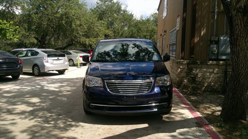Used 2015 Chrysler Town & Country Touring image 2