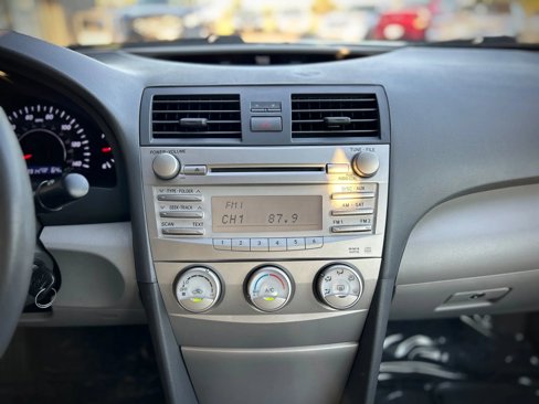 Used 2011 Toyota Camry image 12