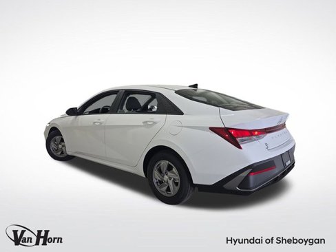 New 2025 Hyundai Elantra SE image 3
