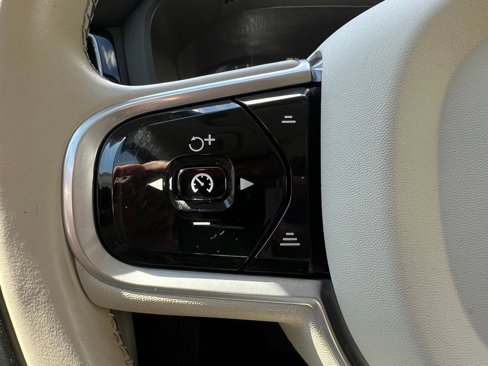 Used 2018 Volvo XC60 T8 Inscription w/ Advanced Package image 17