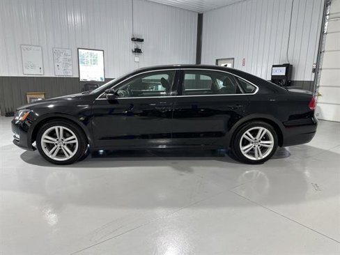 Used 2013 Volkswagen Passat 3.6 SE image 4