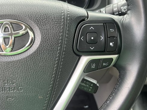 Used 2019 Toyota Highlander XLE image 14