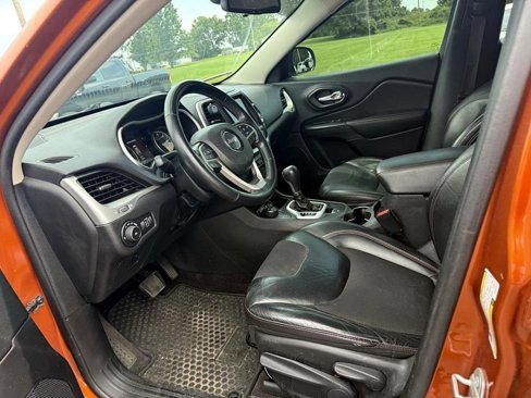 Used 2016 Jeep Cherokee Trailhawk w/ Cold Weather Group image 16