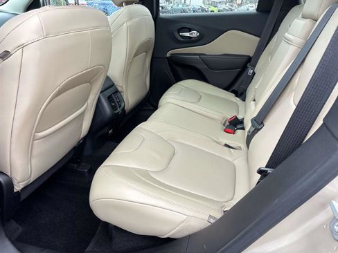 Used 2015 Jeep Cherokee Limited image 7
