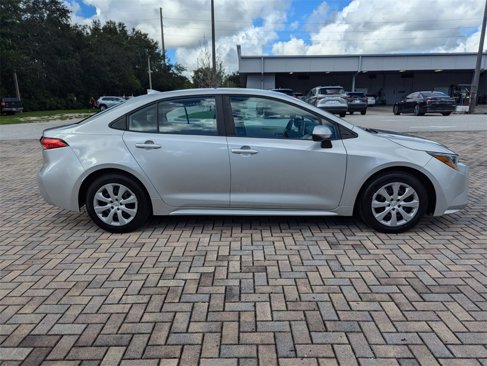 Used 2021 Toyota Corolla LE image 12