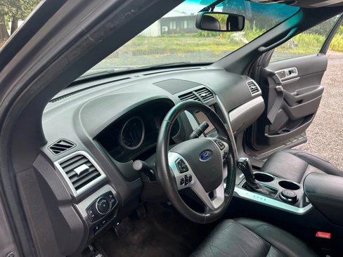 Used 2013 Ford Explorer XLT image 35