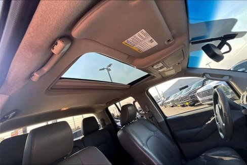 Used 2013 Nissan Frontier SL w/ Moonroof Pkg image 18
