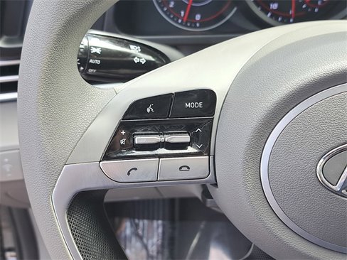 Used 2021 Hyundai Elantra SEL w/ Preferred Accessory Package image 21