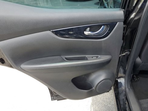 Used 2020 Nissan Rogue Sport SV image 9