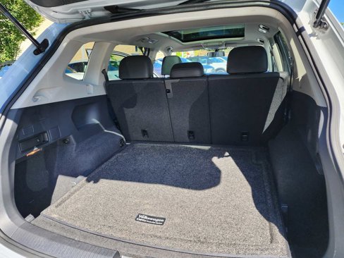 Used 2019 Volkswagen Tiguan SE w/ Panoramic Sunroof Package image 11