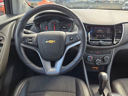 Used 2022 Chevrolet Trax LT w/ LT Convenience Package image 17