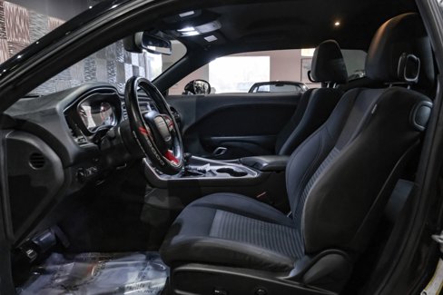 Used 2015 Dodge Challenger SXT image 4