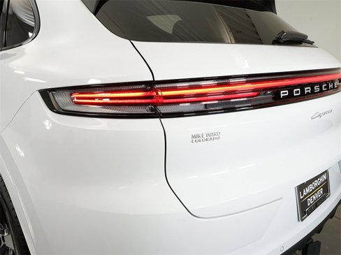 Used 2024 Porsche Cayenne image 25