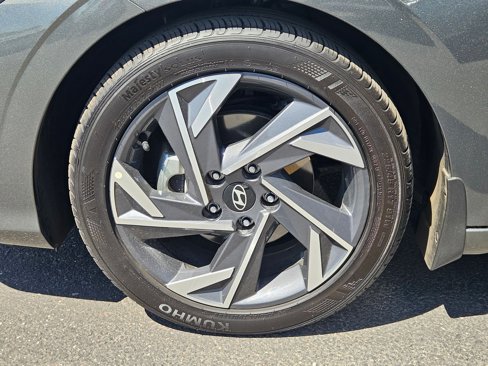 Certified 2025 Hyundai Elantra Sport image 10