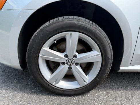 Used 2013 Volkswagen Passat TDI SE image 12