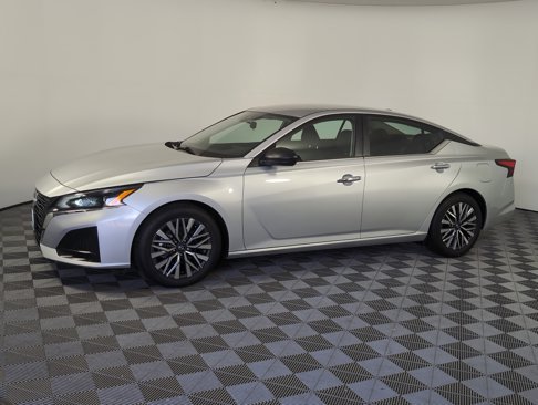 Used 2024 Nissan Altima 2.5 SV image 1