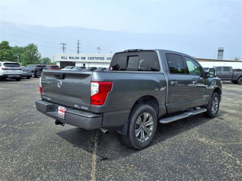 Used 2017 Nissan Titan SL w/ Chrome Package image 8