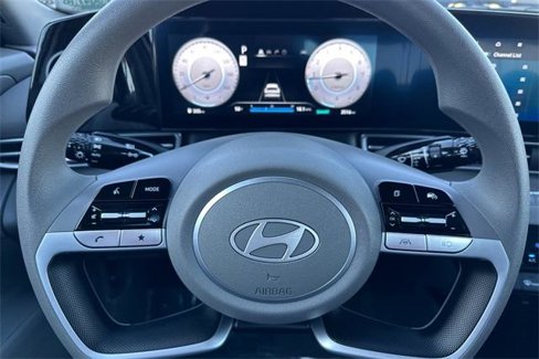 Used 2024 Hyundai Elantra SEL image 24