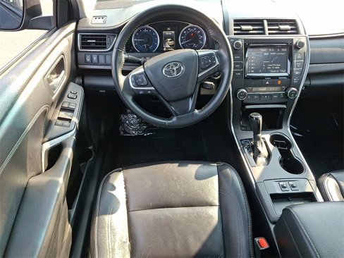 Used 2016 Toyota Camry XLE image 11