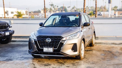 Used 2021 Nissan Kicks S image 4