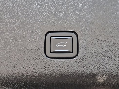 Used 2022 Chevrolet Traverse LT w/ LT Premium Package image 31