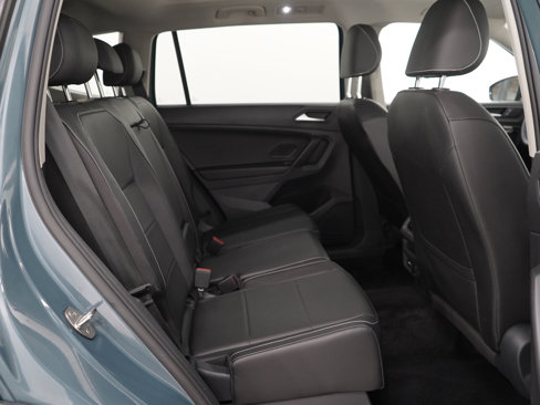 Used 2021 Volkswagen Tiguan SE w/ Panoramic Sunroof Package image 12