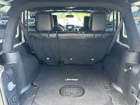 Used 2017 Jeep Wrangler Unlimited Rubicon image 12