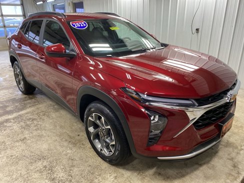 Used 2025 Chevrolet Trax LT w/ LT Convenience Package image 3