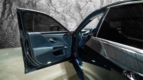 Used 2022 Lexus ES 300h w/ Premium Package image 4