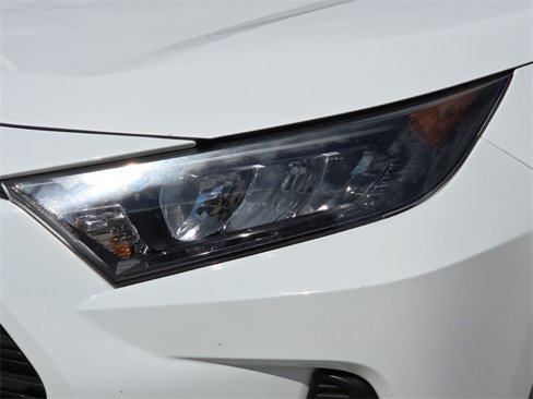 Used 2019 Toyota RAV4 LE image 4