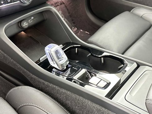Certified 2025 Volvo XC40 B5 Plus image 15
