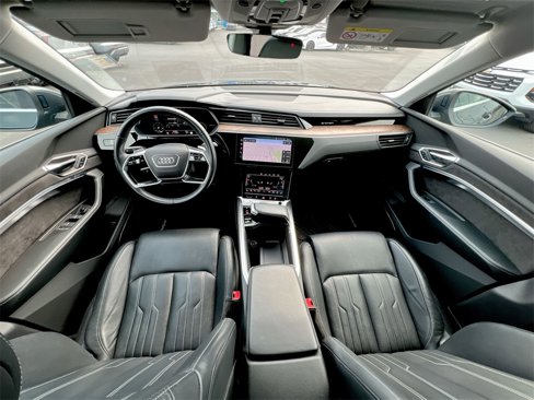Used 2019 Audi e-tron Prestige w/ Prestige Package image 18
