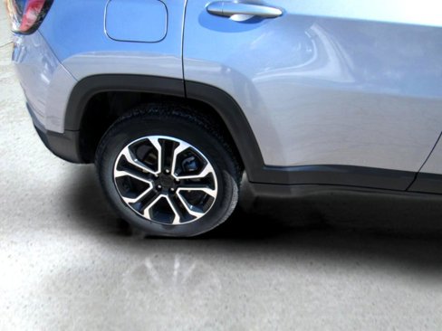 Used 2024 Jeep Compass Limited image 39