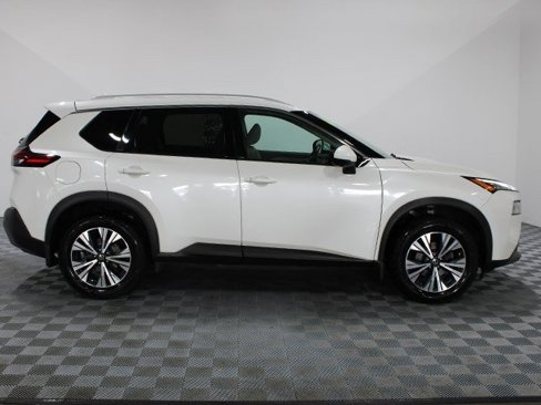 Used 2021 Nissan Rogue SV w/ Premium Package image 7