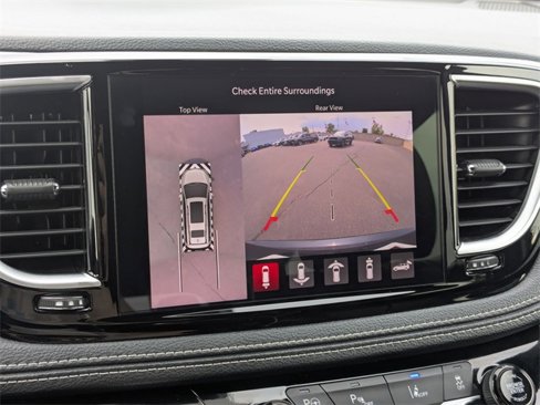 Used 2024 Chrysler Pacifica Premium image 27