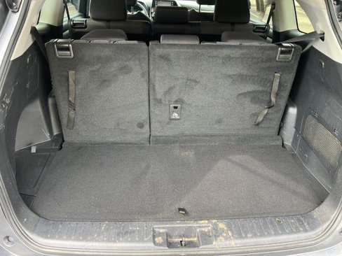 Used 2021 Toyota Highlander L image 23