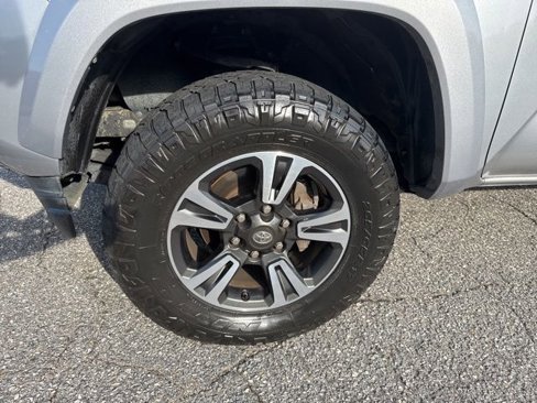 Used 2017 Toyota Tacoma SR image 13