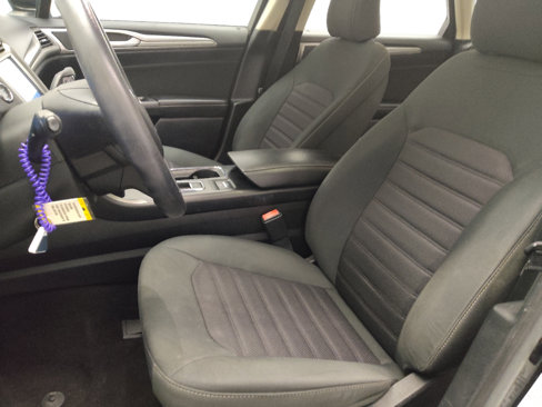 Used 2020 Ford Fusion SE image 17