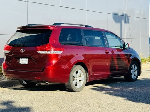 Used 2011 Toyota Sienna LE image 35
