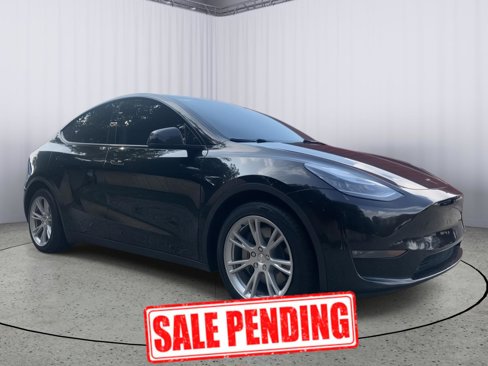 Used 2021 Tesla Model Y Long Range image 1