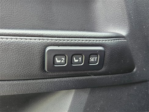 Used 2014 Toyota 4Runner Limited image 33