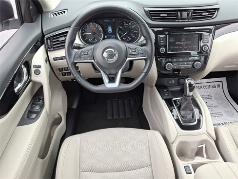 Used 2022 Nissan Rogue Sport SV w/ Technology Package image 13