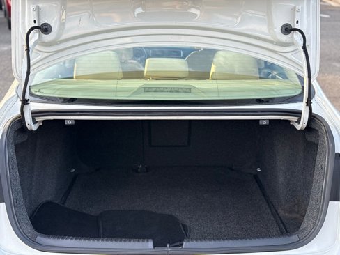 Used 2017 Volkswagen Jetta SE image 12