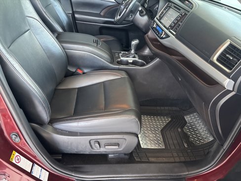Used 2019 Toyota Highlander XLE image 38