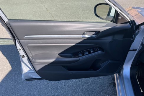 Used 2023 Nissan Altima 2.5 SV image 15