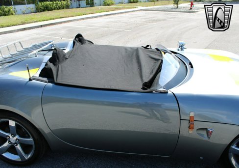 Used 2006 Pontiac Solstice Convertible w/ Premium Package image 2