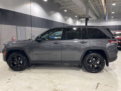 New 2025 Jeep Grand Cherokee Altitude image 11