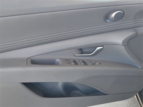 New 2025 Hyundai Elantra SEL image 13