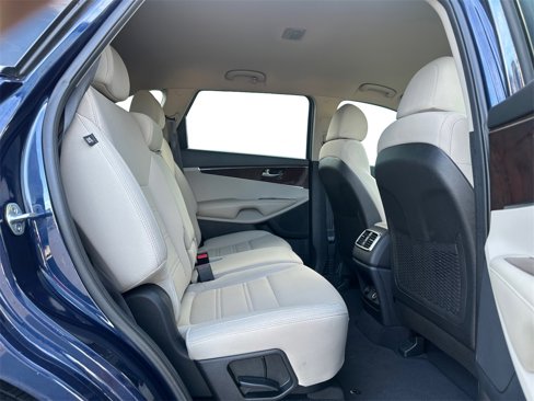 Used 2018 Kia Sorento L image 16