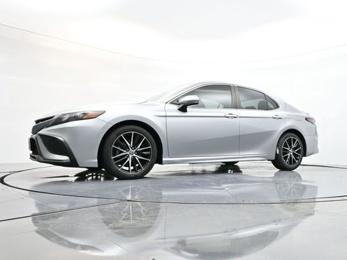 Used 2021 Toyota Camry SE image 35